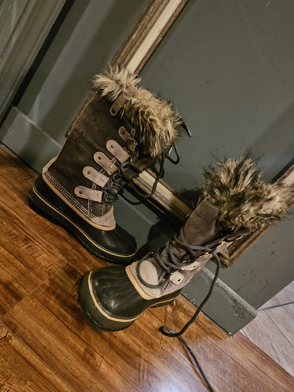 Sorel Brown and Black Fur-Trim Lace-Up Winter Boots